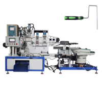 Machine automatique CNC hydraulique pour la fabrication de poignées de rouleaux de peinture avec pince en plastique intégrée, fabriquée en Chine