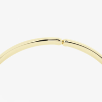 Bracelet minimaliste ondulé incurvé avec sertissage clos et diamants ronds, fermoir articulé, pour femme, usage quotidien
