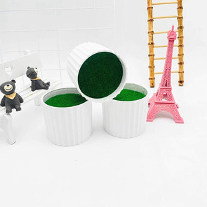 Maceta Cilíndrica de Plástico con Rayas Verticales de 7.5 cm de Alto, Adorno de Escritorio con Planta Verde Flocada - Product Image 2