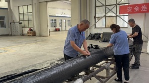 Prix de vente d'usine Géomembranes industrielles en HDPE 1 mm anti-UV pour bassin à poissons, revêtement de barrage, parc, ferme piscicole, lac artificiel extérieur - Product Image 5