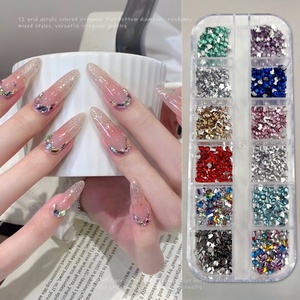Venta al por mayor: Nuevo adorno de uñas DIY de 12 ranuras con diamantes de colores y base plana, estilo mini champán - Product Image 1