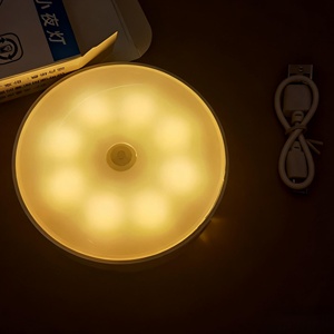 Aulipur Lampe de nuit moderne à 8 LED avec détecteur de mouvement PIR, blanc chaud, interrupteur réglable, écologique, alimentée par USB pour usage résidentiel - Product Image 1