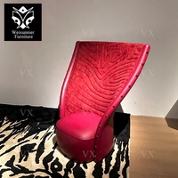Chaise longue moderne et élégante en cuir avec dossier haut, confortable, style salon, chaise de loisirs de luxe légère à forme unique