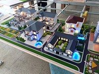 Un magnifique maquette architecturale de villa avec éclairage LED et un modèle d'exposition de propriété dotée de technologies vertes modernes