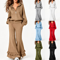 Ensemble décontracté pour femme BR7145 : Sweat à capuche uni avec demi-fermeture éclair et pantalon évasé à volants – Tenue deux pièces