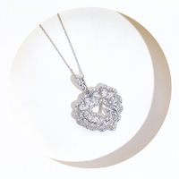 Pendentif en filigrane personnalisé en or blanc 18 carats, diamants de laboratoire taillés en poire et ronds, bijoux fins de luxe pour femmes
