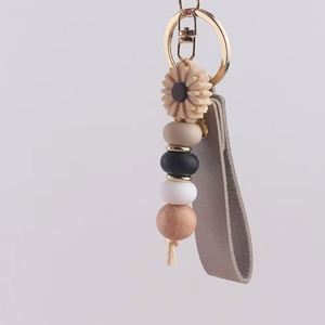 New Style Daisy Flower Beaded PU Leather Keychain Cute PU Leather <b>Key</b> Holder Fashion <b>Key</b> <b>Ring</b> for Women Girls Gift - Product Image 2