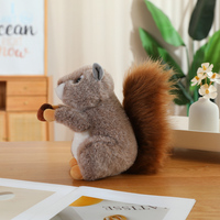 Peluche d'écureuil réaliste et adorable avec queue moelleuse et gland brodé, en coton PP doux et câlin, pour enfants et amoureux des animaux