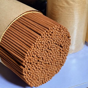 Incienso artesanal de madera de agar y canela 100% natural, ecológico y sin humo. Disfrute de un aroma delicado y relajante. - Product Image 1