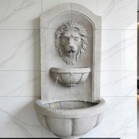 Fontaine murale en résine de fibre de verre portable résistante aux intempéries à énergie solaire avec tête de lion faite à la main, facile à installer