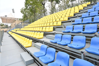 Racetrack Grandstand Stadium avec des chaises confortables pour les événements d'athlétisme