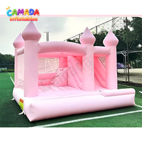 Château gonflable rose pastel adorable avec toboggan, combo château gonflable et piscine à balles pour location événementielle avec souffleur
