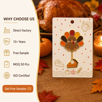 Broche en émail souple 2D Chibi Turkey Pie, Pendentif tranche de tarte à la citrouille, Chaîne dorée, Bijoux de Thanksgiving, Badges personnalisés en gros