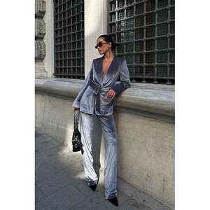 Conjunto de Traje de Terciopelo Sobe Gris Oversize con Lazo Cruzado, Silueta Recta Cómoda, Cuello en V, Cintura Natural - Product Image 4