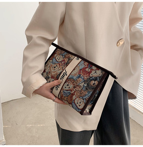 Bolsa de Maquillaje Portátil de Gran Capacidad, Bolsa de Almacenamiento de Productos de Cuidado de la Piel y Cosméticos de Viaje, Diseño de Oso Animado para Mujer - Product Image 2