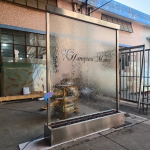 Cascada de agua personalizada para jardín, de acero inoxidable, con base de suelo y cascada de vidrio. - Product Image 1