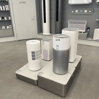Tables de présentation sur pied en bois blanc et gris, personnalisées en usine, pour la promotion de bagages et d'aspirateurs robots LADISPLAY
