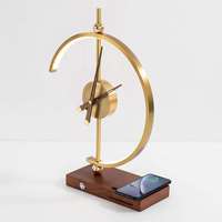 Lampe de table décorative nordique en bois avec chargeur sans fil, idéale pour le bureau, la table de chevet ou la lecture.