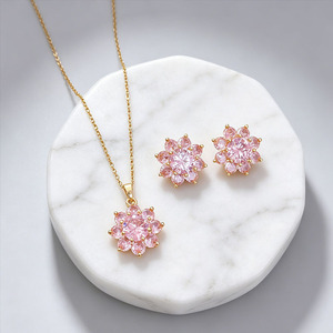 Colgante de Girasol con Cristal de Zirconia, Chapado en Oro de 18K, con Encanto de Corazón, Joyería Moderna para Mujer, Regalos para Bodas y Fiestas - Product Image 2