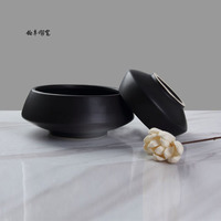 Vase à fleurs en céramique mate écologique haut de gamme avec design personnalisable Esthétique moderne Ornement de table d'intérieur