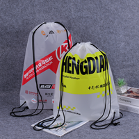 Sac à cordon en plastique givré/transparent de haute qualité pour marathon, salle de sport, voyage, pochette à chaussures imperméable en PE avec votre logo personnalisé