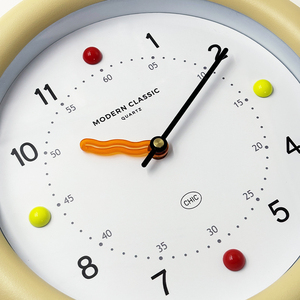 2025 Thiết Kế Ban Đầu Hiện Đại Đơn Giản Nhựa Im Lặng Tùy Chỉnh Thời Trang Đồng Hồ Kem Phong Cách Bắc Âu Đồng Hồ Treo Tường Cho Phòng Khách - Product Image 2