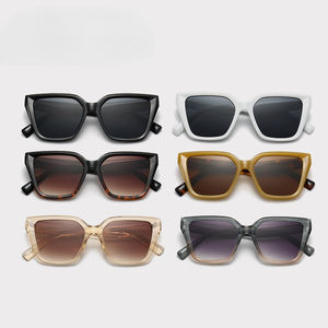 2024 <span class=keywords><strong>gafas</strong></span> <span class=keywords><strong>de</strong></span> sol <span class=keywords><strong>de</strong></span> cristal <span class=keywords><strong>de</strong></span> PC UV <span class=keywords><strong>de</strong></span> moda con marco grande sombrillas <span class=keywords><strong>de</strong></span> moda para hombres y mujeres Accesorios <span class=keywords><strong>de</strong></span> playa al aire libre - Product Image 2