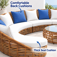 Modernes Outdoor-Sofa-Set, Gebogenes Rattan-Sofa mit Rundem Glas-Couchtisch