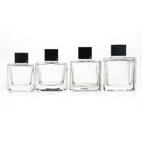 Bouteille de diffusion de roseau d'aromathérapie en verre vide personnalisée avec fleurs en rotin pour améliorer l'air Etiquette de bouteille en verre d'aromathérapie personnalisée