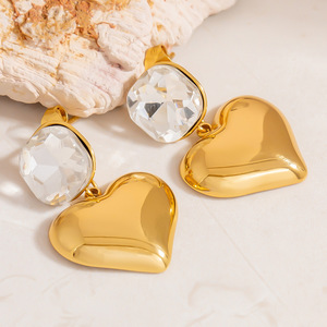 Pendientes de botón en forma de corazón chapados en oro de 18k con engaste de bisel para uso diario - Product Image 3