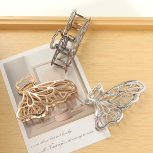 Fermagli per Capelli di Alta Gamma Francesi con Farfalla Traforata e Clip a Squalo, Accessorio per Capelli con Strass e Materiale in Ferro, Popolare tra le Celebrità di Internet - Product Image 2