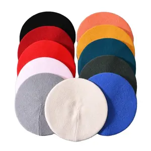 Boina chine haute qualité ODM couleur unie tricoté chaud Barrette chapeau vente chaude classique mode béret casquette Pastel chaud en peluche