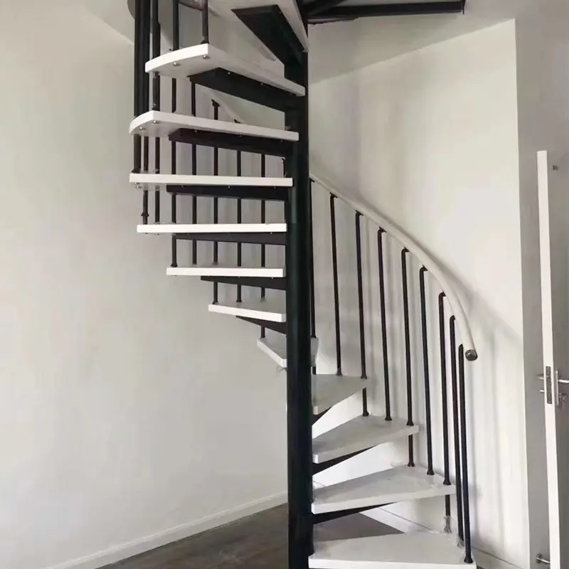 Ahşap sırt Spiral merdiven ile özelleştirilmiş çelik kapalı merdiven