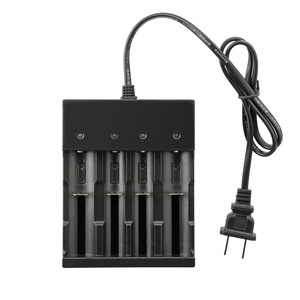 Chargeur de batterie au lithium 18650 à quatre emplacements, station de charge pour lampe torche haute puissance 26650 avec prise US, entrée 100-240V - Product Image 5