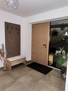 Ensemble de <span class=keywords><strong>porte</strong></span>-manteaux en bois de fournisseur d'usine <span class=keywords><strong>avec</strong></span> panneaux muraux rembourrés armoire à chaussures <span class=keywords><strong>et</strong></span> 12 crochets pour le stockage de couloir moderne - Product Image 5