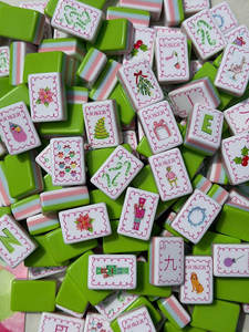 Juego de Fichas de Mahjong Americanas de Lujo, Portátiles, con Diseño Navideño de 4 Capas de Acrílico Premium - Product Image 1