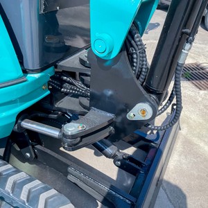 Excavatrice compacte de 2,5 tonnes avec commande hydraulique permettant un remplacement facile des accessoires forestiers et agricoles - Product Image 6