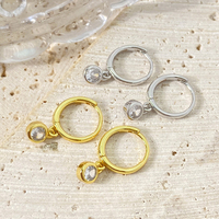 Boucles d'oreilles à breloques en zircon cubique tendance personnalisée sertissage de lunette bijoux simples plaqué or 18 carats cerceaux pour femmes