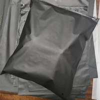 40*50cm en stock Chemise imprimée avec logo personnalisé Sac d'emballage réutilisable et imperméable pour vêtements Sac à fermeture éclair givré