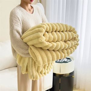 Couverture en flanelle épaisse et moelleuse à rayures, très populaire - Product Image 3