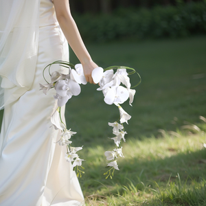 H377 Bouquet de mariée élégant en fleurs de Phalaenopsis cascade pour la cérémonie de mariage et l'enregistrement de mariage, bouquet à main - Product Image 4