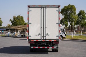Camionnette électrique 4x2, 130 kW, autonomie de la batterie 90-110 kWh, portée 240 km, carrosserie fermée, véhicule de <span class=keywords><strong>livraison</strong></span> de marchandises tout temps - Product Image 5