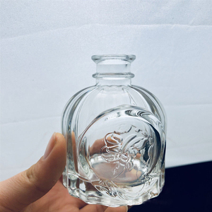 Botella de Perfume de Vidrio Transparente Tallada y Grabada, Estilo Retro Europeo, Ecológica, para Aceites Esenciales y Perfumes - Product Image 6