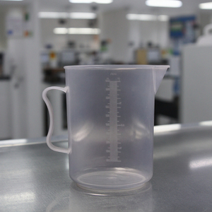 บีกเกอร์พลาสติกใสเกรดอาหารขนาด1000มล. สำหรับใช้ในห้องปฏิบัติการ - Product Image 1