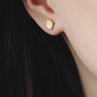 Vente en gros acier inoxydable plaqué or 18k coloré blanc ovale puka shell perle pendentif colliers élégants boucle d'oreille ensemble de bijoux