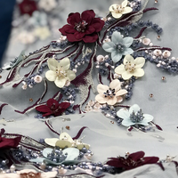 Tissu en dentelle de luxe brodé à la main 3D floral, lourdement orné de perles, de sequins et de strass pour robe de mariée et robe de soirée