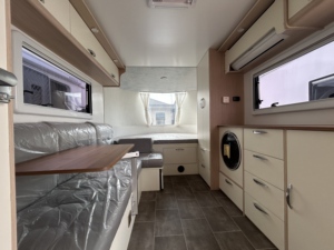 Caravane de luxe à double essieu pour 4 personnes, en aluminium, avec <span class=keywords><strong>auvent</strong></span> électrique et suspension indépendante pour le <span class=keywords><strong>camping</strong></span> en <span class=keywords><strong>camping</strong></span>-<span class=keywords><strong>car</strong></span> - Product Image 2