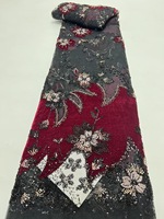 Tissu en dentelle brodée de haute qualité avec des paillettes, des fleurs blanches et des perles pour vêtements féminins