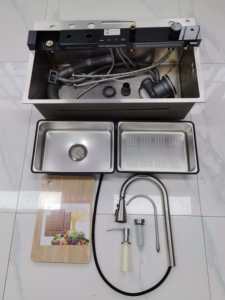 Set Moderno di Lavello e Rubinetto da Cucina in Acciaio Inox con Display Digitale per Villa - Product Image 4