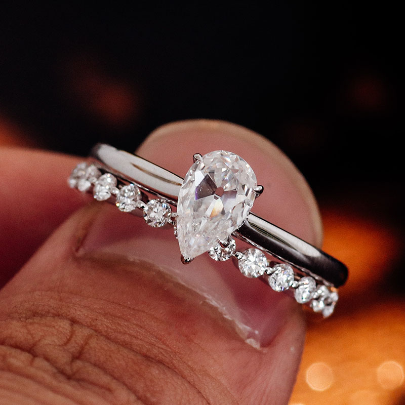 แหวนเพชรโมอิสซาไนต์ทองคำขาว 18k